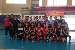 Đội bóng chuyền nữ trường trung học Đông Sơn Đài Loan (TQ) thi đấu kết hợp giao lưu văn hóa tại Việt Nam.