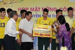 Bóng chuyền Nam TP Hồ Chí Minh nhận thưởng 700 triệu đồng