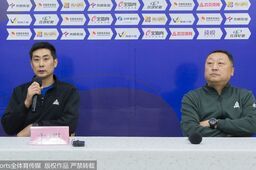 Huấn luyện viên bóng chuyền Trung Quốc khiến cầu thủ phải nhập viện