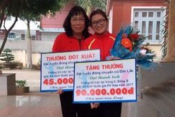 HLV Hương "cảnh sát" bật khóc chia tay bóng chuyền nữ Đắk Lắk