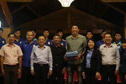 Tổ chức khen thưởng cho đội bóng chuyền nam Sanest Khánh Hòa