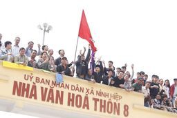 Hội làng Ninh Hiệp bùng nổ hơn cả giải bóng chuyền VĐQG