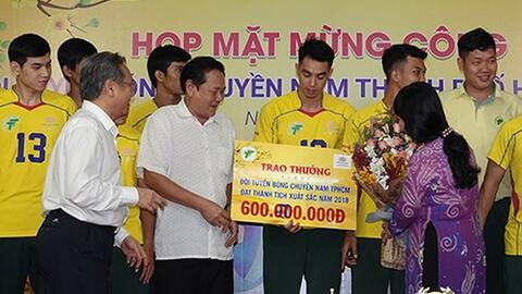 Bóng chuyền Nam TP Hồ Chí Minh nhận thưởng 700 triệu đồng
