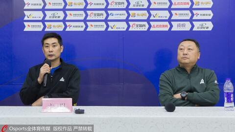 Huấn luyện viên bóng chuyền Trung Quốc khiến cầu thủ phải nhập viện
