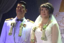 HLV Kiattipong và cây chuyền hai Feng Kun chính thức là vợ chồng.