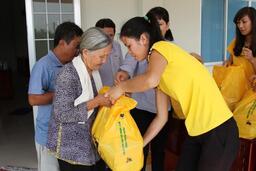VTV Bình Điền Long An giúp đỡ người nghèo ăn tết