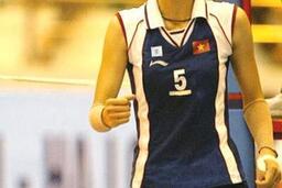 Kim Huệ mang băng đội trưởng tuyển bóng chuyền nữ Quốc gia Việt Nam